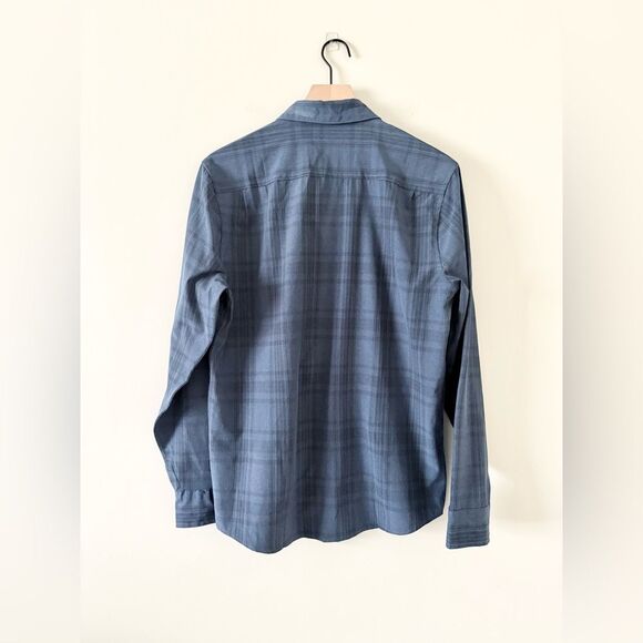 Kenneth Cole Slim Fit Button Down Performance Material in Navy Plaid - Size M - Picture 2 of 6